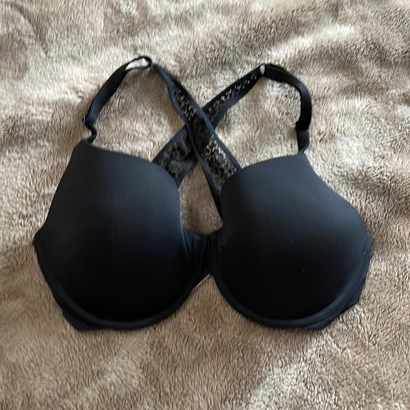 Victoria’s Secret black cross-back bra, brand new - Picture 1 of 2